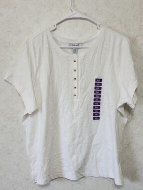Nine West White Short Sleeve Button Slub Henley Tee Shirt Basic Staple Minimal